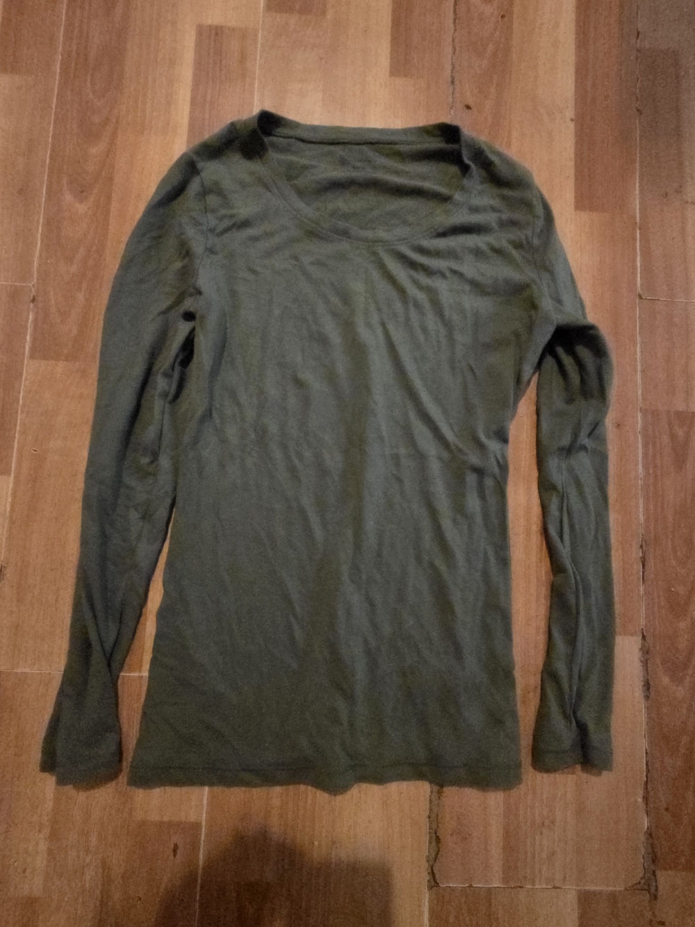 No Boundaries Olive Green Long Sleeve V-Neck Tee